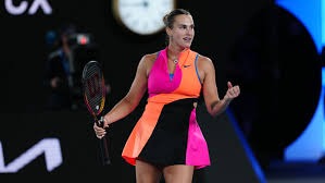 曼联陷入困境，阿莫林嘲笑梅努问题引发球迷怒火